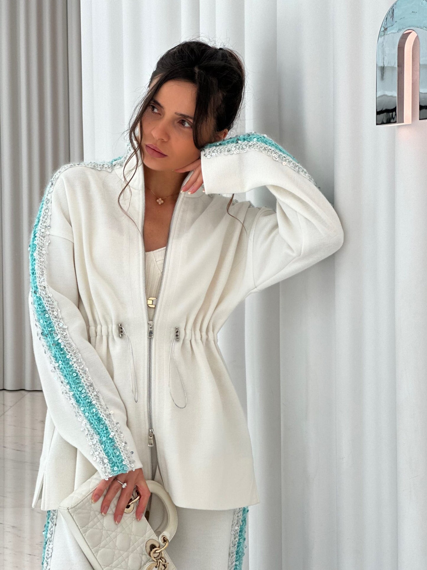 ✨ Tuta da Donna con Strisce di Paillettes – Brilla con Eleganza, Vivi con Stile