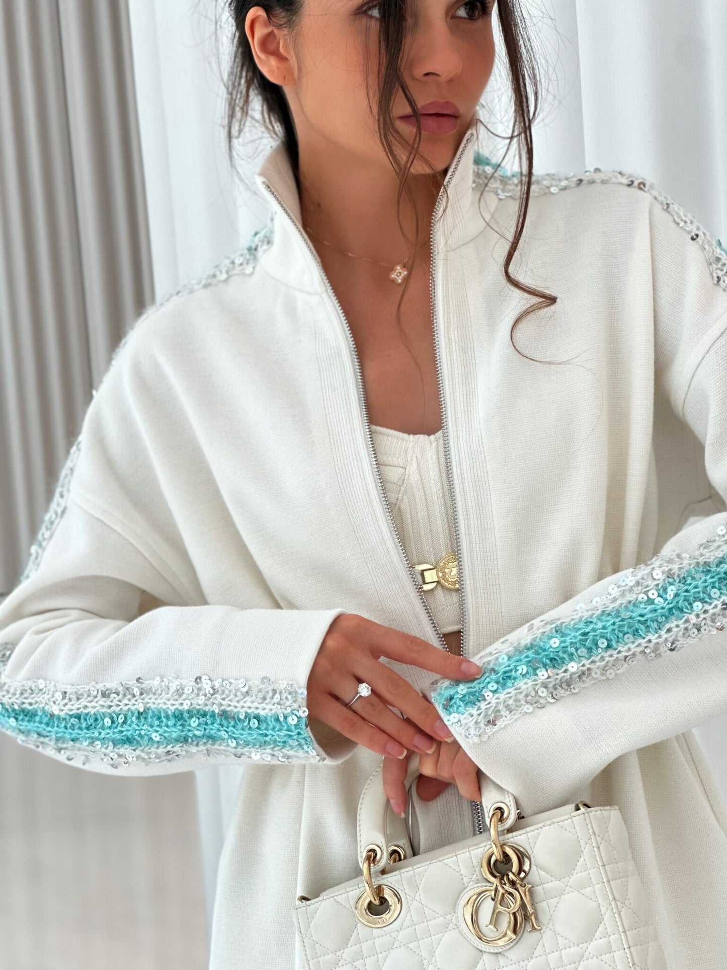 ✨ Tuta da Donna con Strisce di Paillettes – Brilla con Eleganza, Vivi con Stile