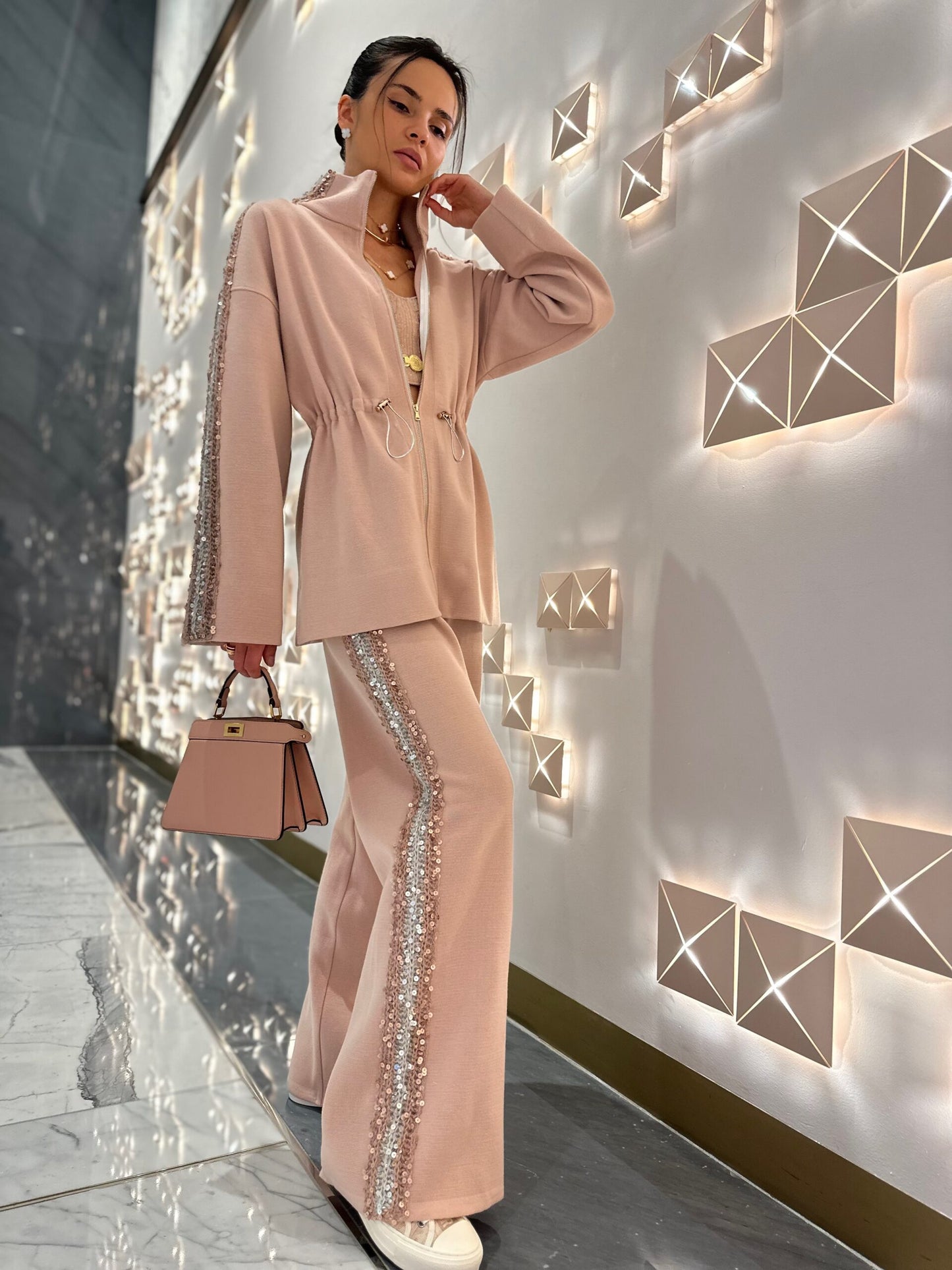 ✨ Tuta da Donna con Strisce di Paillettes – Brilla con Eleganza, Vivi con Stile