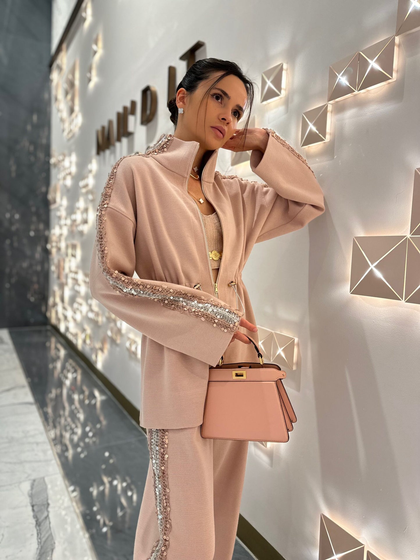 ✨ Tuta da Donna con Strisce di Paillettes – Brilla con Eleganza, Vivi con Stile